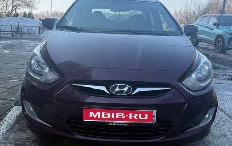 Hyundai Solaris II рестайлинг, 2012 год, 730 000 рублей, 1 фотография