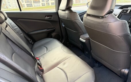 Toyota Prius IV XW50, 2019 год, 2 250 000 рублей, 10 фотография