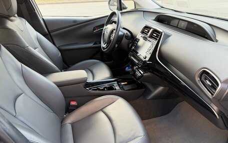 Toyota Prius IV XW50, 2019 год, 2 250 000 рублей, 8 фотография