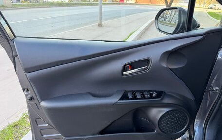 Toyota Prius IV XW50, 2019 год, 2 250 000 рублей, 14 фотография