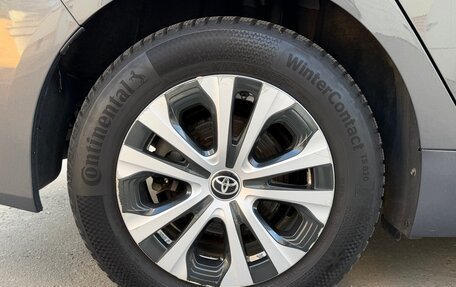 Toyota Prius IV XW50, 2019 год, 2 250 000 рублей, 13 фотография