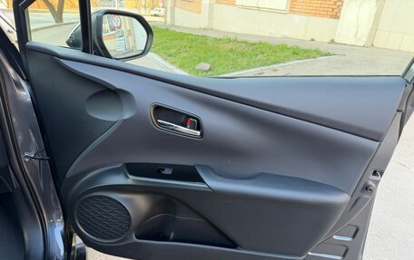 Toyota Prius IV XW50, 2019 год, 2 250 000 рублей, 15 фотография