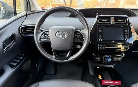 Toyota Prius IV XW50, 2019 год, 2 250 000 рублей, 11 фотография