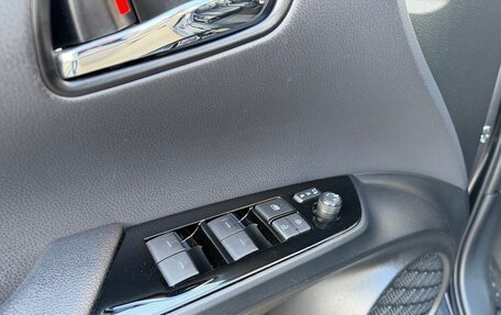 Toyota Prius IV XW50, 2019 год, 2 250 000 рублей, 21 фотография