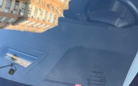 Toyota Prius IV XW50, 2019 год, 2 250 000 рублей, 22 фотография