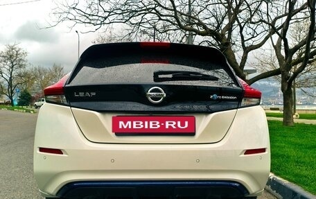 Nissan Leaf II, 2018 год, 1 530 000 рублей, 5 фотография