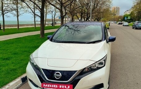 Nissan Leaf II, 2018 год, 1 530 000 рублей, 3 фотография