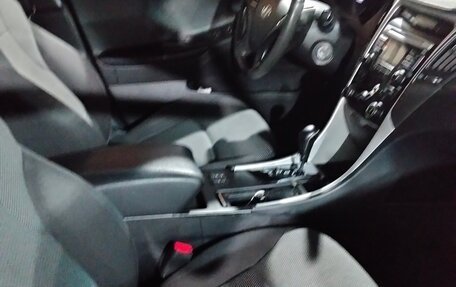 Hyundai Sonata VI, 2012 год, 890 000 рублей, 16 фотография