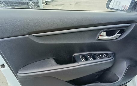 KIA Rio IV, 2019 год, 1 659 995 рублей, 10 фотография