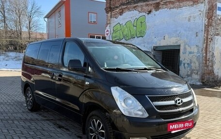 Hyundai Grand Starex Grand Starex I рестайлинг 2, 2010 год, 830 000 рублей, 2 фотография