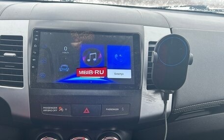 Mitsubishi Outlander III рестайлинг 3, 2011 год, 969 875 рублей, 2 фотография