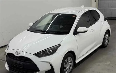 Toyota Yaris, 2022 год, 920 000 рублей, 2 фотография
