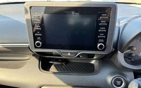 Toyota Yaris, 2022 год, 920 000 рублей, 6 фотография