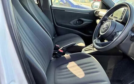 Toyota Yaris, 2022 год, 920 000 рублей, 7 фотография