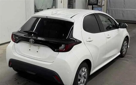 Toyota Yaris, 2022 год, 920 000 рублей, 4 фотография