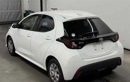 Toyota Yaris, 2022 год, 920 000 рублей, 3 фотография