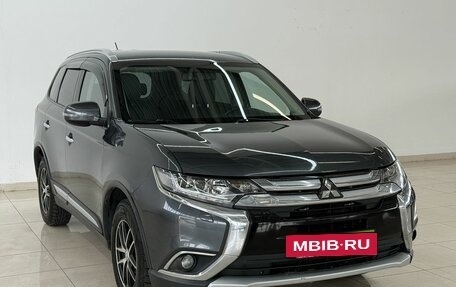 Mitsubishi Outlander III рестайлинг 3, 2016 год, 1 890 000 рублей, 3 фотография
