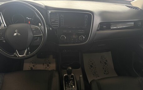 Mitsubishi Outlander III рестайлинг 3, 2016 год, 1 890 000 рублей, 8 фотография