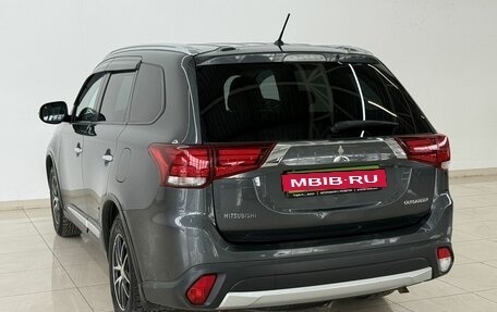 Mitsubishi Outlander III рестайлинг 3, 2016 год, 1 890 000 рублей, 6 фотография