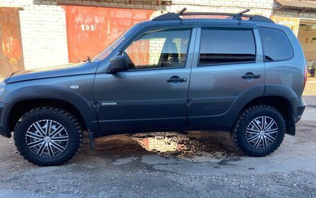 Chevrolet Niva I рестайлинг, 2018 год, 685 000 рублей, 3 фотография