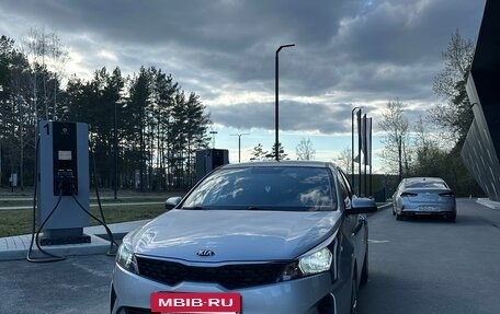 KIA Rio IV, 2021 год, 1 750 000 рублей, 2 фотография
