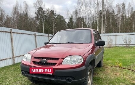 Chevrolet Niva I рестайлинг, 2011 год, 520 000 рублей, 3 фотография