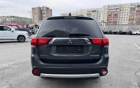 Mitsubishi Outlander III рестайлинг 3, 2017 год, 1 750 000 рублей, 6 фотография