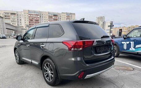 Mitsubishi Outlander III рестайлинг 3, 2017 год, 1 750 000 рублей, 5 фотография