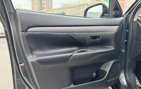 Mitsubishi Outlander III рестайлинг 3, 2017 год, 1 750 000 рублей, 16 фотография