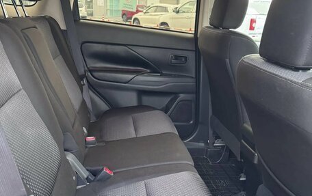 Mitsubishi Outlander III рестайлинг 3, 2017 год, 1 750 000 рублей, 29 фотография