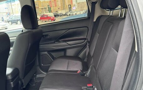 Mitsubishi Outlander III рестайлинг 3, 2017 год, 1 750 000 рублей, 26 фотография