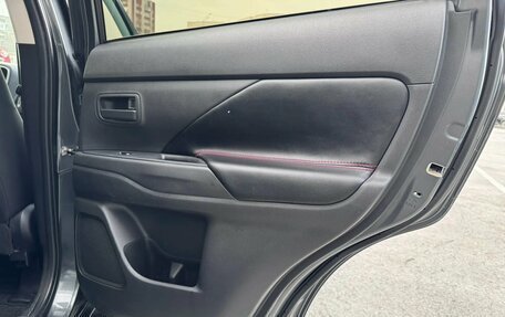 Mitsubishi Outlander III рестайлинг 3, 2017 год, 1 750 000 рублей, 30 фотография