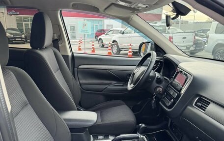 Mitsubishi Outlander III рестайлинг 3, 2017 год, 1 750 000 рублей, 31 фотография