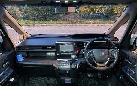 Honda Stepwgn IV, 2016 год, 1 700 000 рублей, 3 фотография