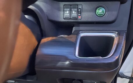 Honda Stepwgn IV, 2016 год, 1 700 000 рублей, 8 фотография