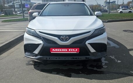 Toyota Camry, 2021 год, 1 950 000 рублей, 1 фотография