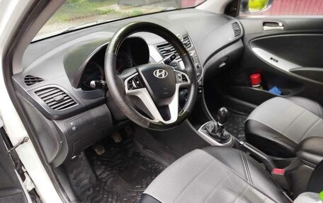 Hyundai Solaris II рестайлинг, 2015 год, 520 000 рублей, 3 фотография