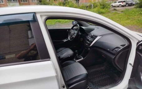 Hyundai Solaris II рестайлинг, 2015 год, 520 000 рублей, 17 фотография