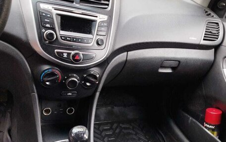 Hyundai Solaris II рестайлинг, 2015 год, 520 000 рублей, 14 фотография