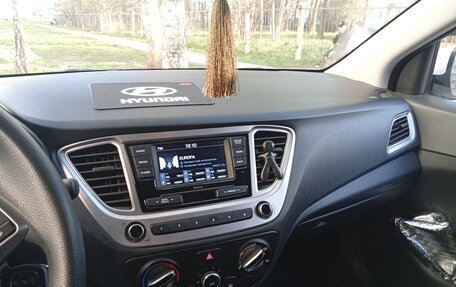 Hyundai Solaris II рестайлинг, 2021 год, 1 650 000 рублей, 2 фотография