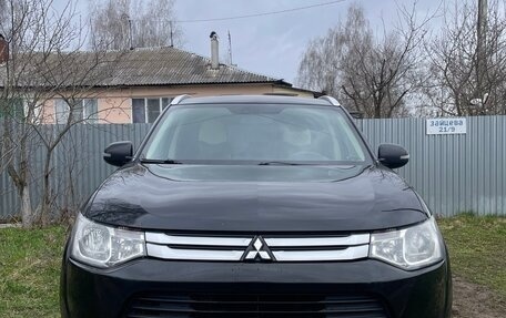 Mitsubishi Outlander III рестайлинг 3, 2014 год, 1 390 000 рублей, 1 фотография