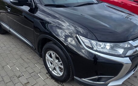 Mitsubishi Outlander III рестайлинг 3, 2016 год, 1 980 000 рублей, 4 фотография