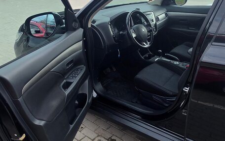 Mitsubishi Outlander III рестайлинг 3, 2016 год, 1 980 000 рублей, 16 фотография