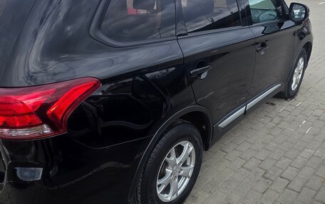 Mitsubishi Outlander III рестайлинг 3, 2016 год, 1 980 000 рублей, 7 фотография