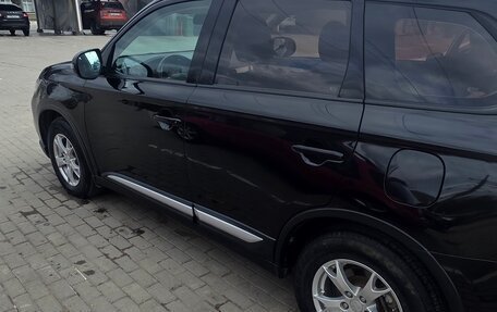 Mitsubishi Outlander III рестайлинг 3, 2016 год, 1 980 000 рублей, 13 фотография