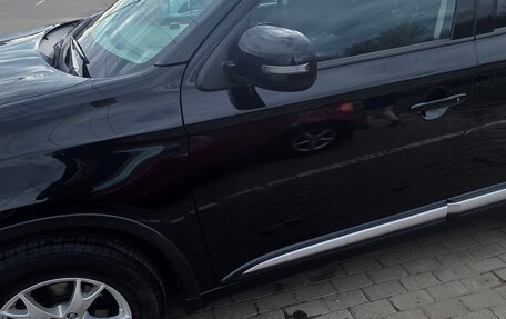 Mitsubishi Outlander III рестайлинг 3, 2016 год, 1 980 000 рублей, 11 фотография