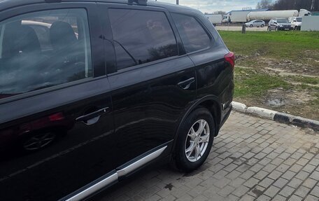 Mitsubishi Outlander III рестайлинг 3, 2016 год, 1 980 000 рублей, 14 фотография