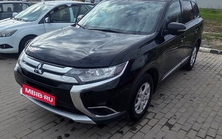 Mitsubishi Outlander III рестайлинг 3, 2016 год, 1 980 000 рублей, 15 фотография