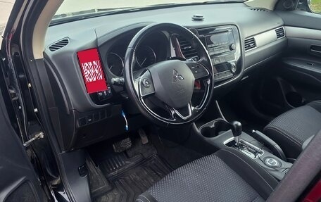 Mitsubishi Outlander III рестайлинг 3, 2016 год, 1 980 000 рублей, 18 фотография