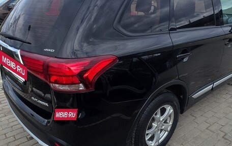 Mitsubishi Outlander III рестайлинг 3, 2016 год, 1 980 000 рублей, 8 фотография